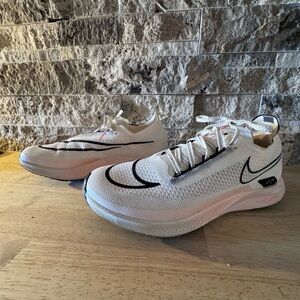 Nike Mens ZoomX Streakfly